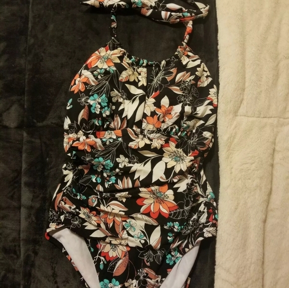 Kenneth Cole Swimsuit - Picture 3 of 4